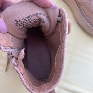 Universal Thread Boots-Sz 6